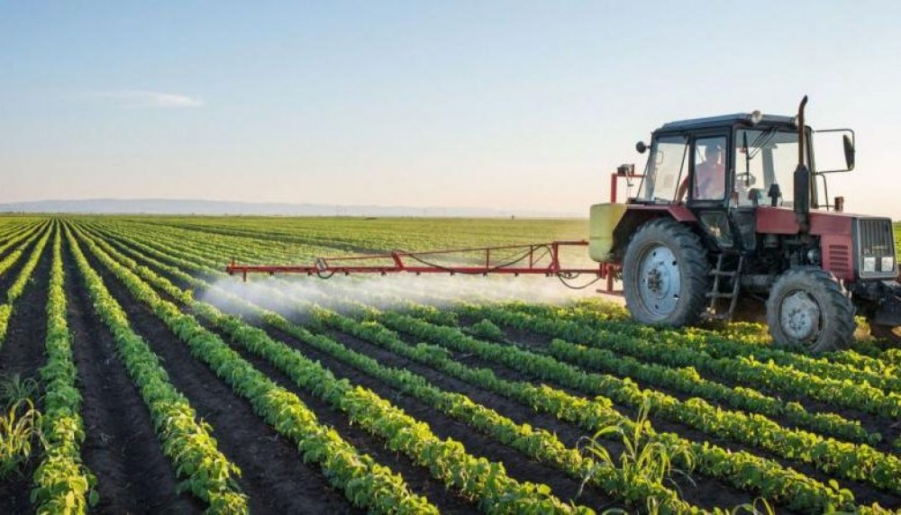 Peste 2 mii de agricultori cer suport financiar pentru rambusarea accizei la motorină